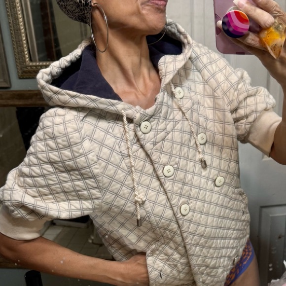 Marc Jacobs cream pockets navy hardware top sweatshirt M Beige Quilted Hoodie - Picture 2 of 8